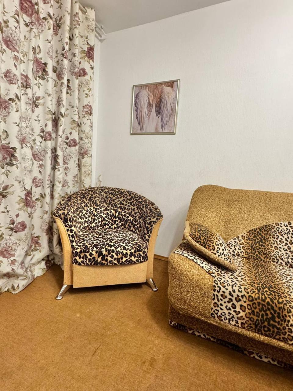 Апартаменти З 2-Ма Кімнатами В 5 Хвилинах Від М. Печерська Kiev Extérieur photo